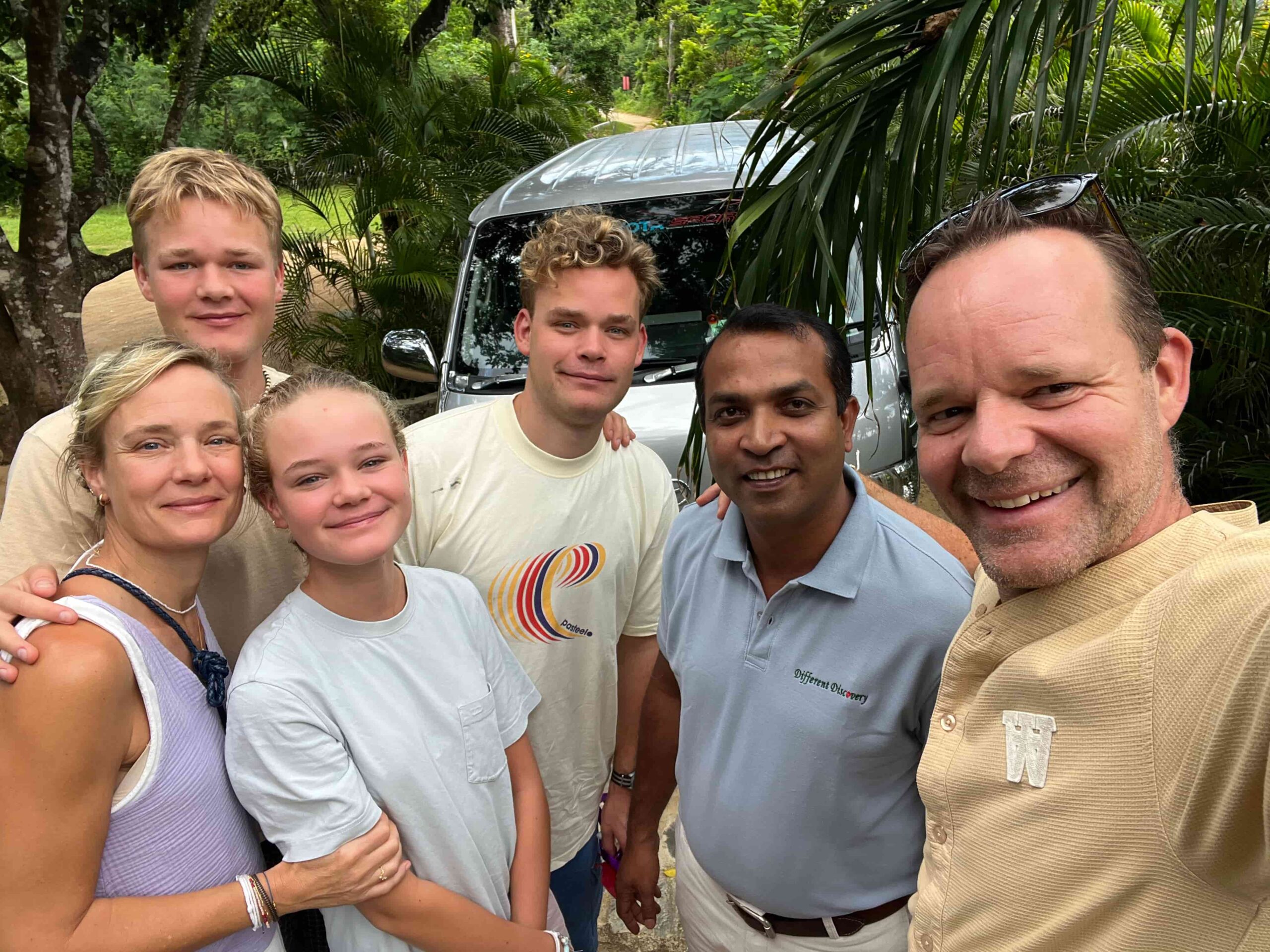 Familien og Gayan Rejser til Sri Lanka - Rejser med privat chauffør - rundrejse i Sri Lanka