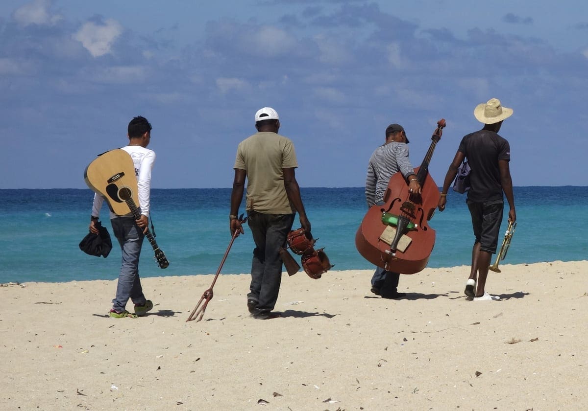 Musikere på stranden