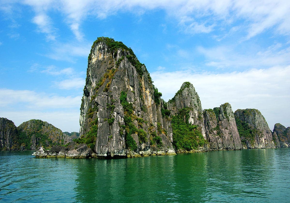 Det er ikke uden grund, at Halong Bay nok er den stÃ¸rste naturattraktion i Vietnam