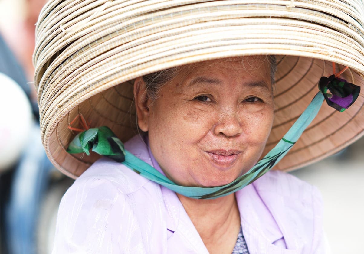 Køb måske en sjov, vietnamesisk hat