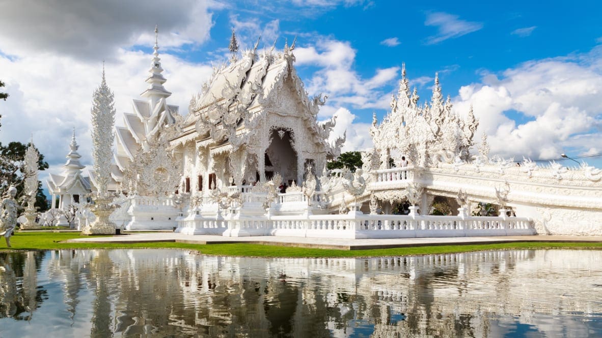 Det smukke Wat Rong Khu tempel