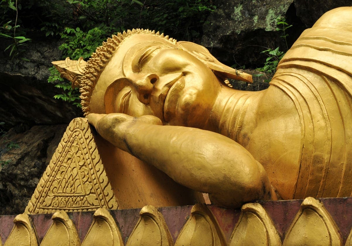 Den gyldne liggende Buddha