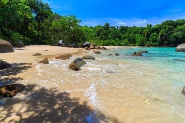 Small Sandy Beach i Lam Ru nationalparken på Khao Lak