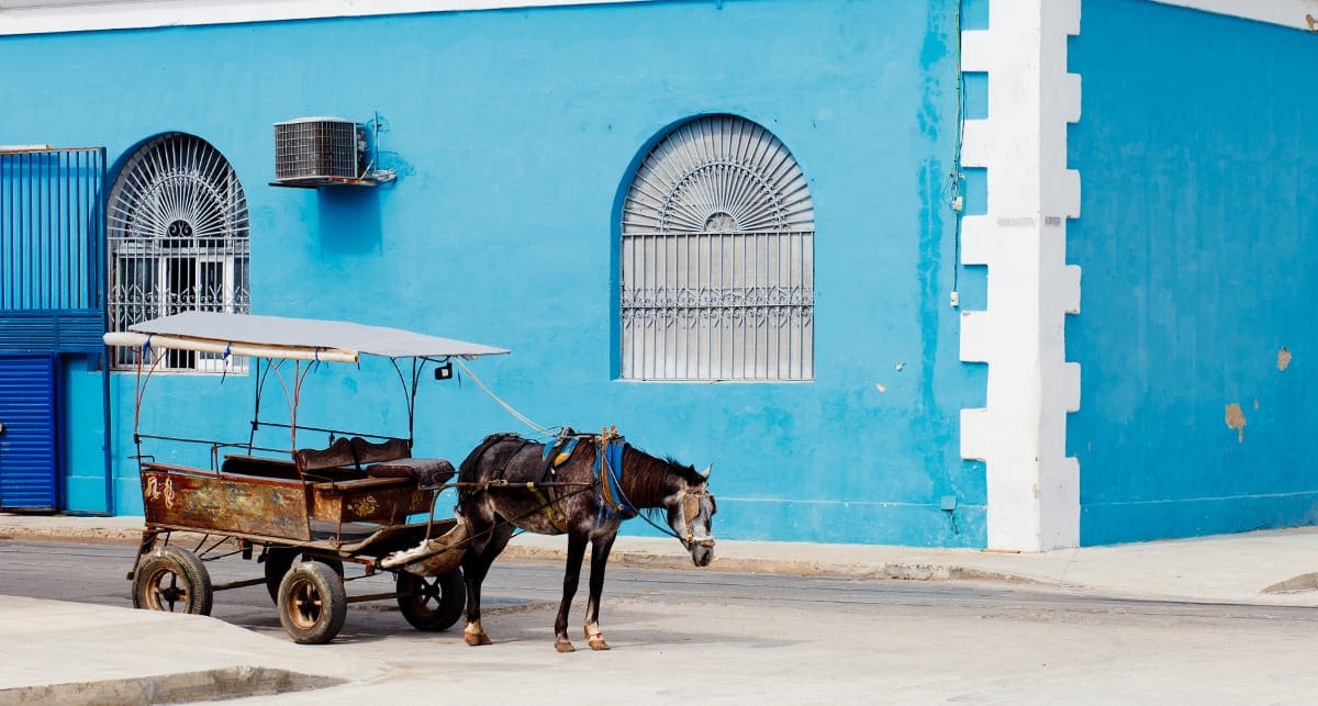En hestevogn i Cienfuegos gader