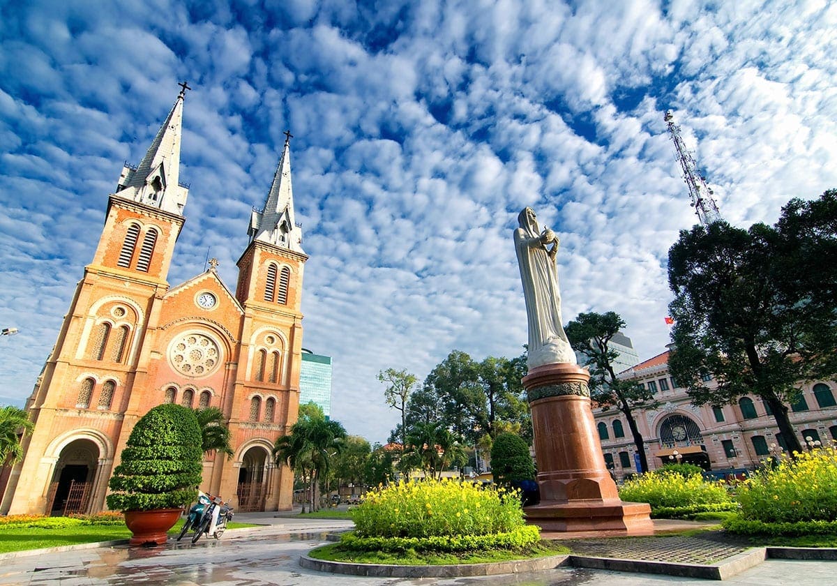 Saigon Notre Dame Basilica midt i byen