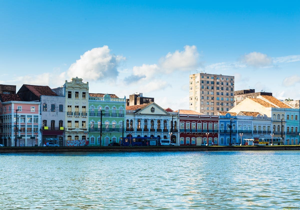 Recifes hyggelige havnepromenade