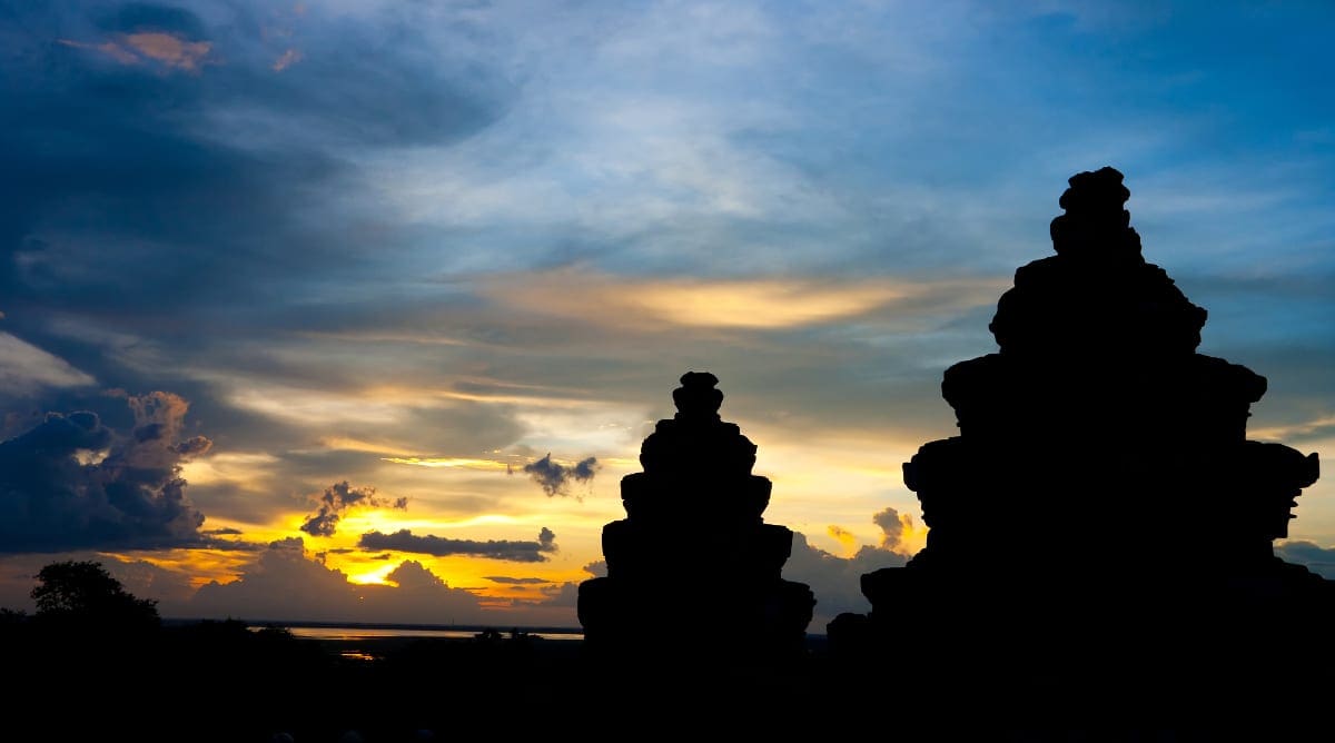 Solnedgang over Phnom Bakheng Hill