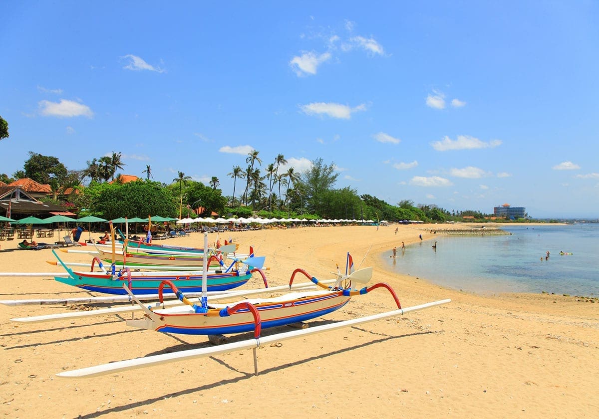 Bankaer på stranden i Sanur