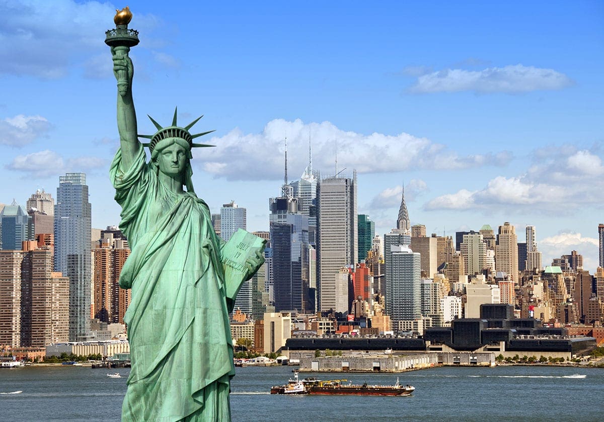 Frihedsgudinden foran New York Skyline
