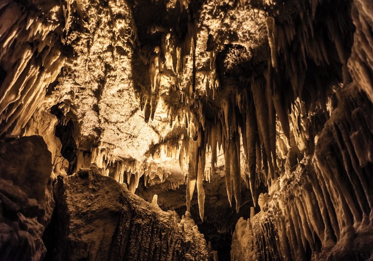 Besøg måske Castellana grotten