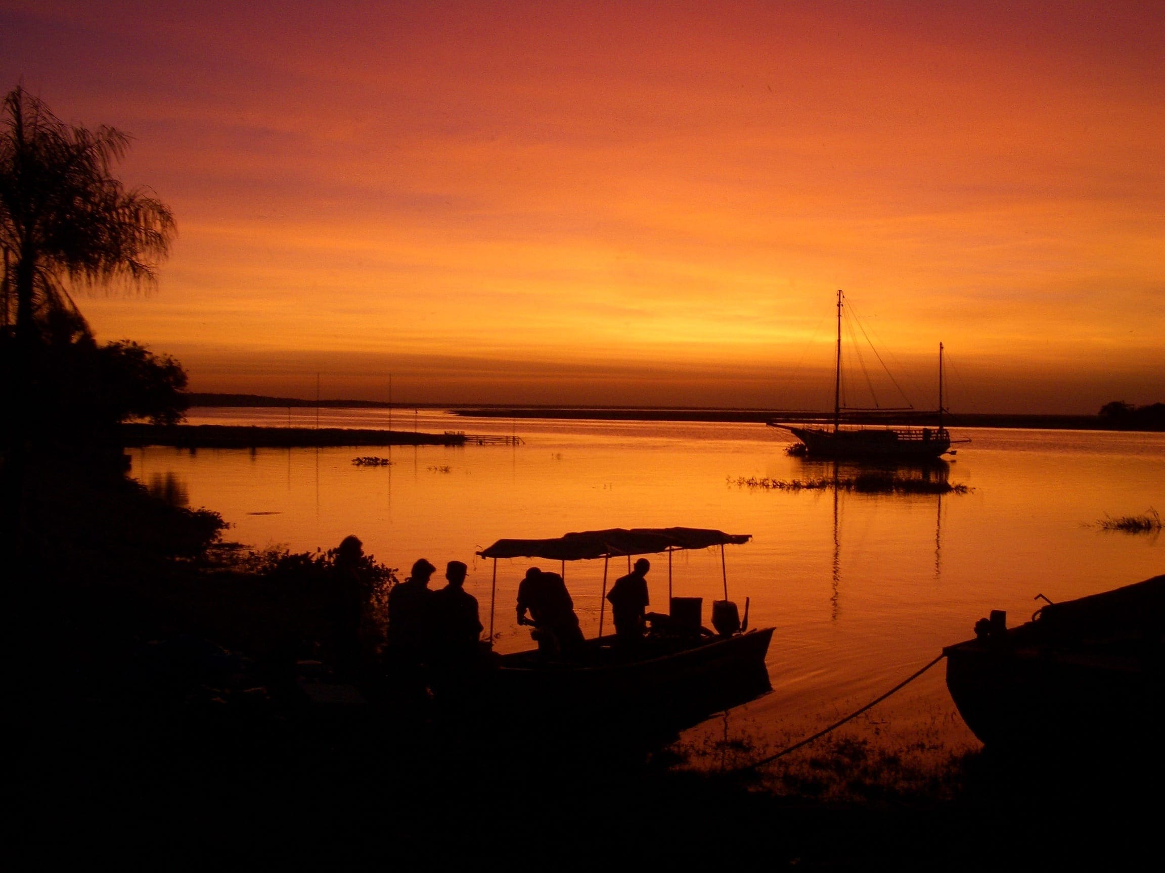 Nyd solnedgangen over vådområdet Nyd solnedgangen over vådområdet