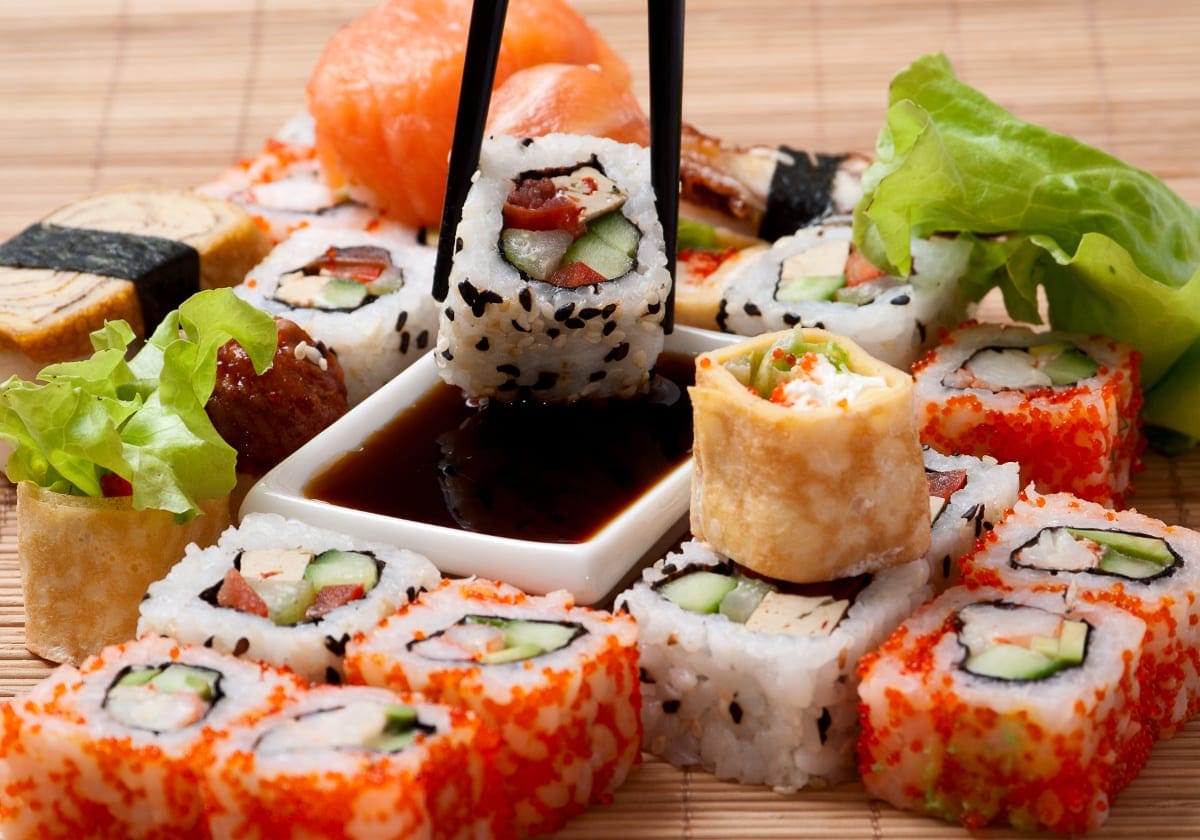 Sushi er en populær ret fra det japanske køkken