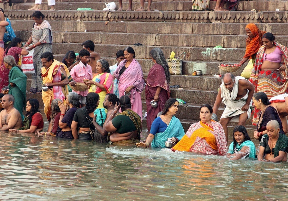 Pilgrimme bader i Ganges