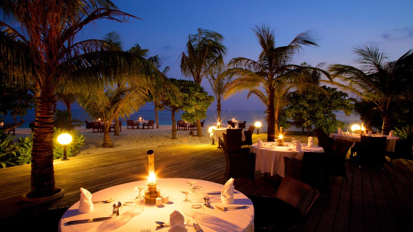 Romantisk middag med udsigt til havet