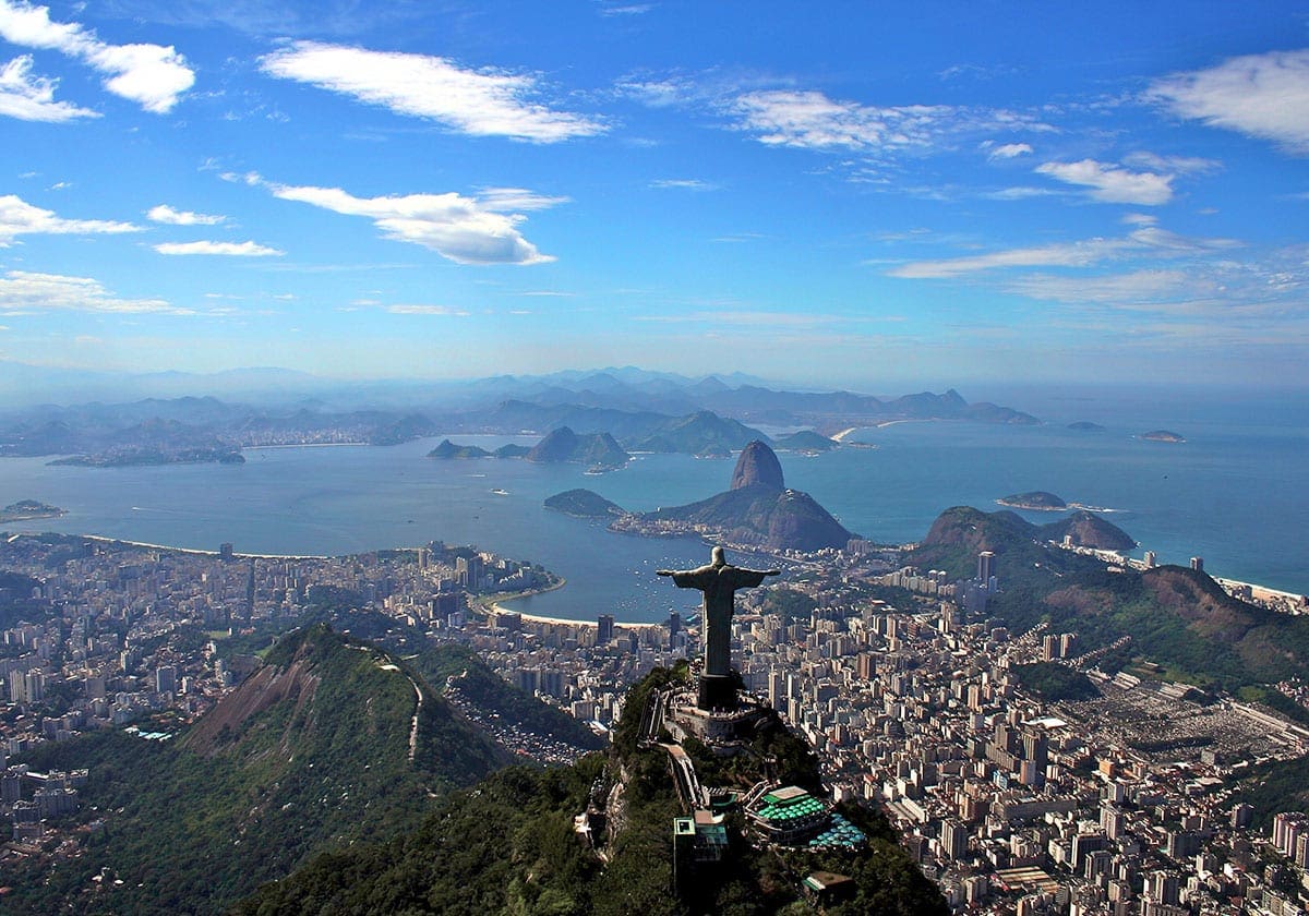 Christ the Redeemer og udsigt udover Rio de Janeiro