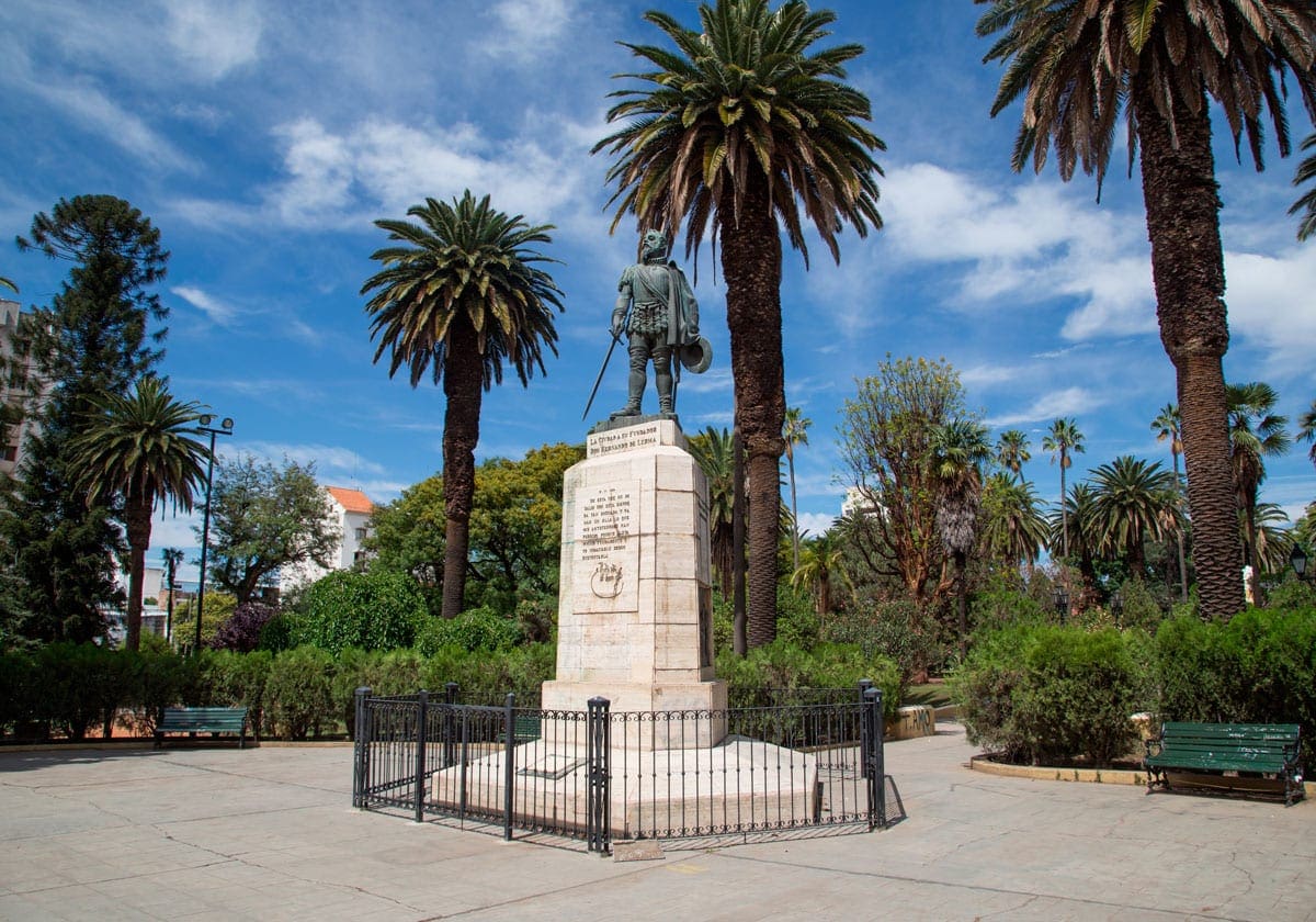 Statue af Saltas grundlægger