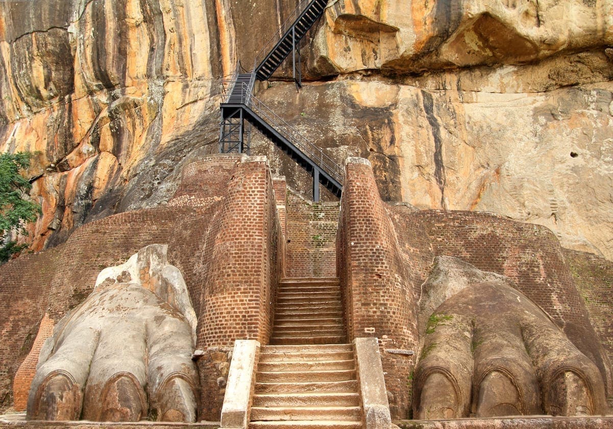 Trappen op til toppen af Sigiriya klippen