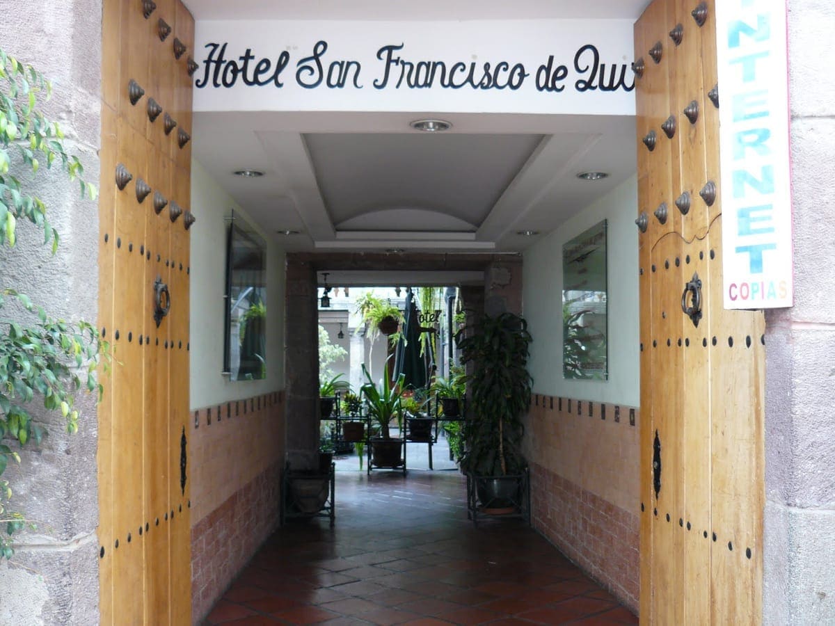 hostal san francisco guayaquil