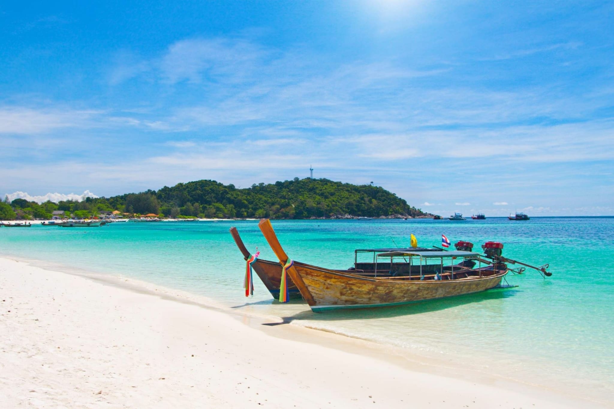 Pattaya beach. Ко Липе Таиланд. Санрайз-Бич, ко Липе, Таиланд. Тайланд Паттайя море. Таиланд пляжи ko Lipe.