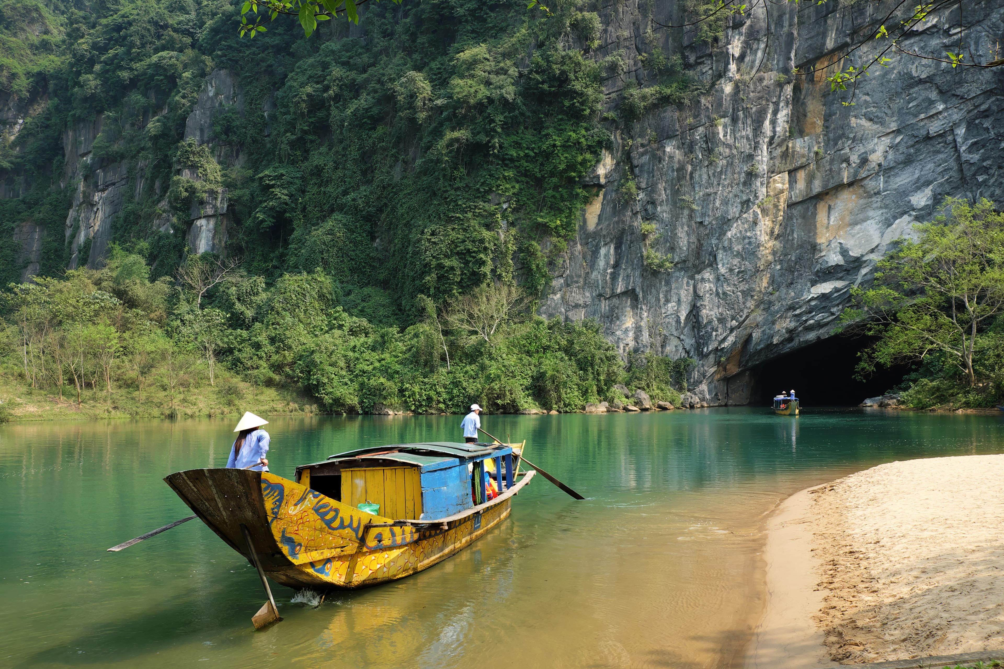 Smukke Vietnam med grotteeventyr og natur C&C