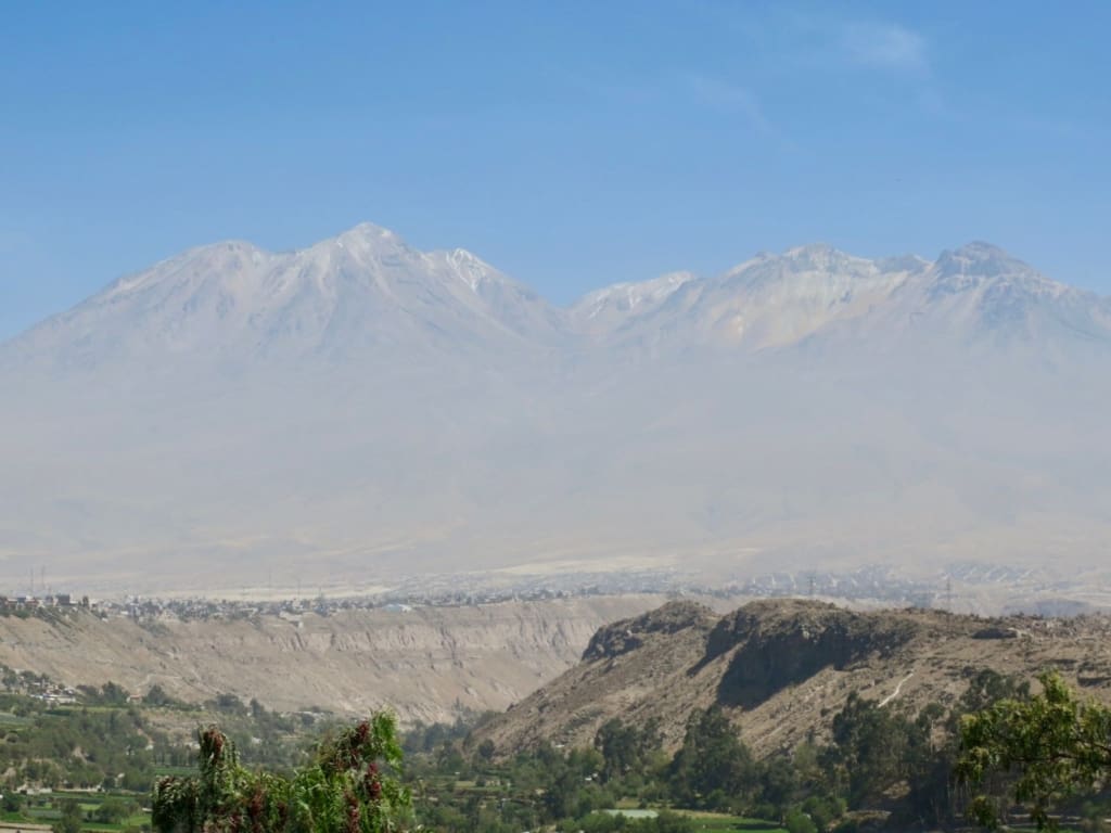 Smuk udsigt til vulkanerne Rejser til Peru - Rejser til Arequipa - Byrundtur og besøg i Santa Catalina klosteret
