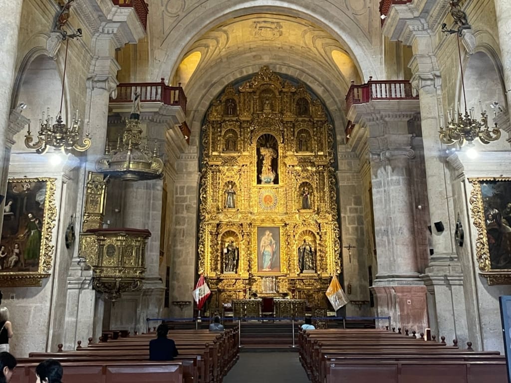 Smukke kirker Rejser til Peru - Rejser til Arequipa - Byrundtur og besøg i Santa Catalina klosteret