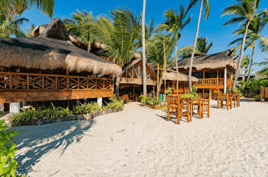 Afslapning på stranden Rejser til Filippinerne - Rejser til Bantayan - The Coral Blue Oriental Beach Villas & Beach