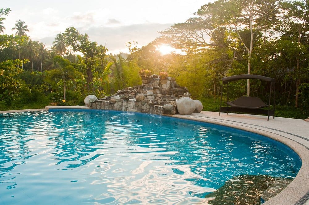 Hotellets pool Rejser til Filippinerne - Rejser til Bohol - Loboc River Resort