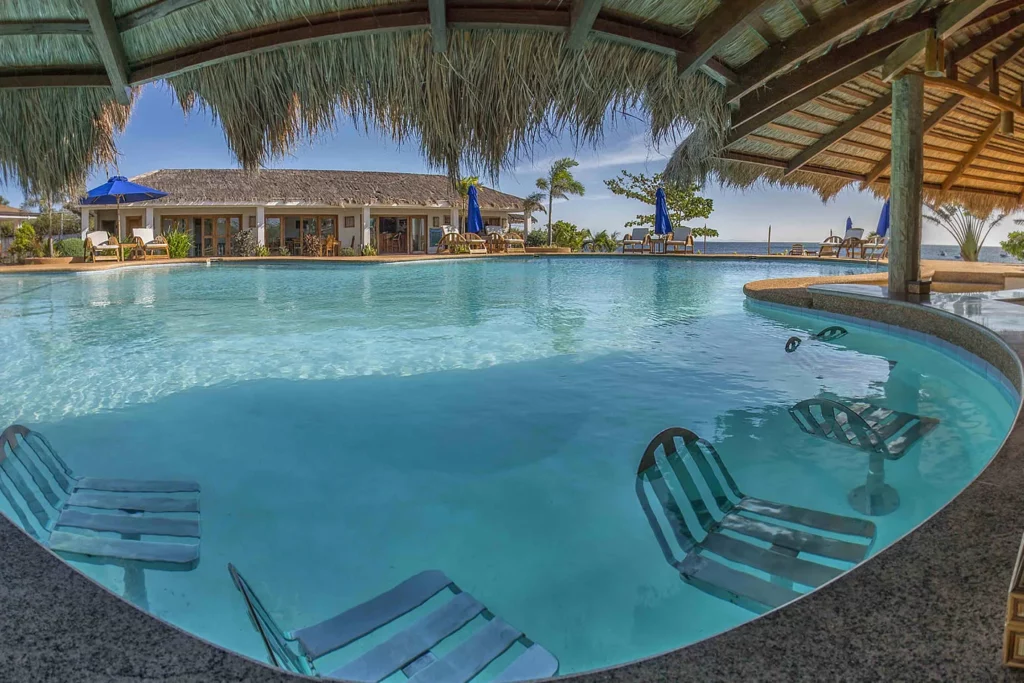 Hotellets pool Rejser til Filippinerne - Rejser til Siquijor - Salamangka Resort