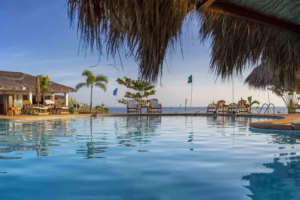 Hotellets pool Rejser til Filippinerne - Rejser til Siquijor - Salamangka Resort