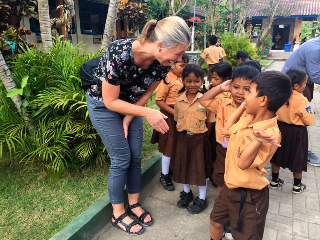 Besøg en skole på Bali - oplevelser på Bali