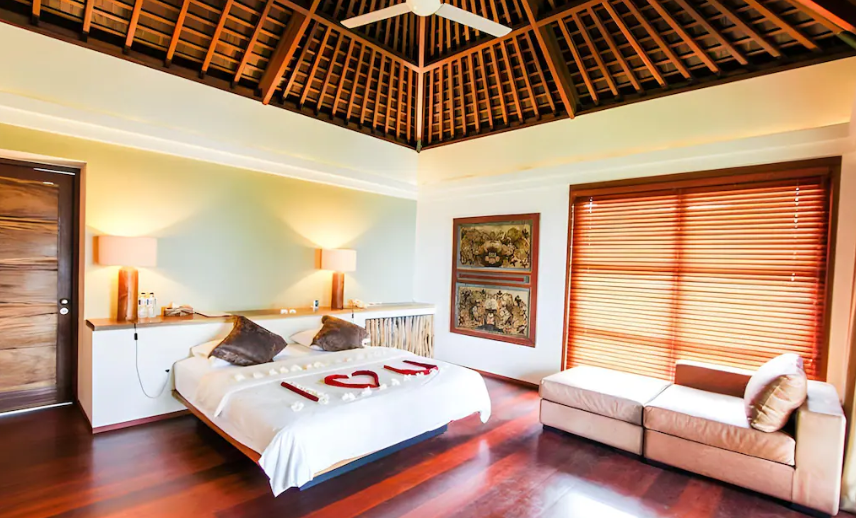 Et af de fine værelser Rejser til Bali - Rejser til Amed - Villa Bukit Segara