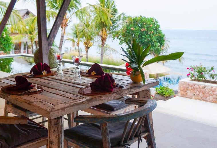 Morgenmad med udsigt Rejser til Bali - Rejser til Amed - Villa Bukit Segara