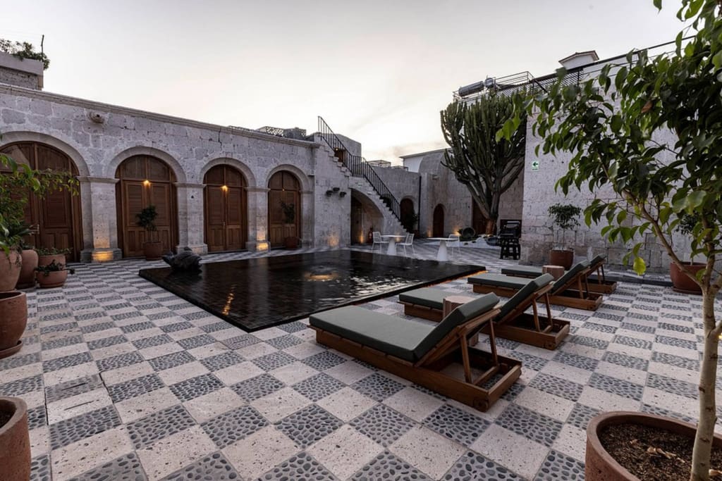 Hotellets gårdhave Rejser til Peru - Palacio Guaqui by Ananay - Arequipa