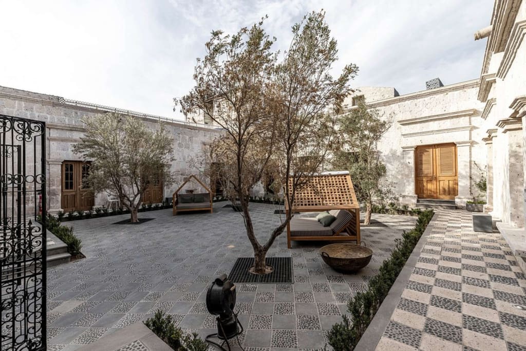 Hotellets gårdhave Rejser til Peru - Palacio Guaqui by Ananay - Arequipa