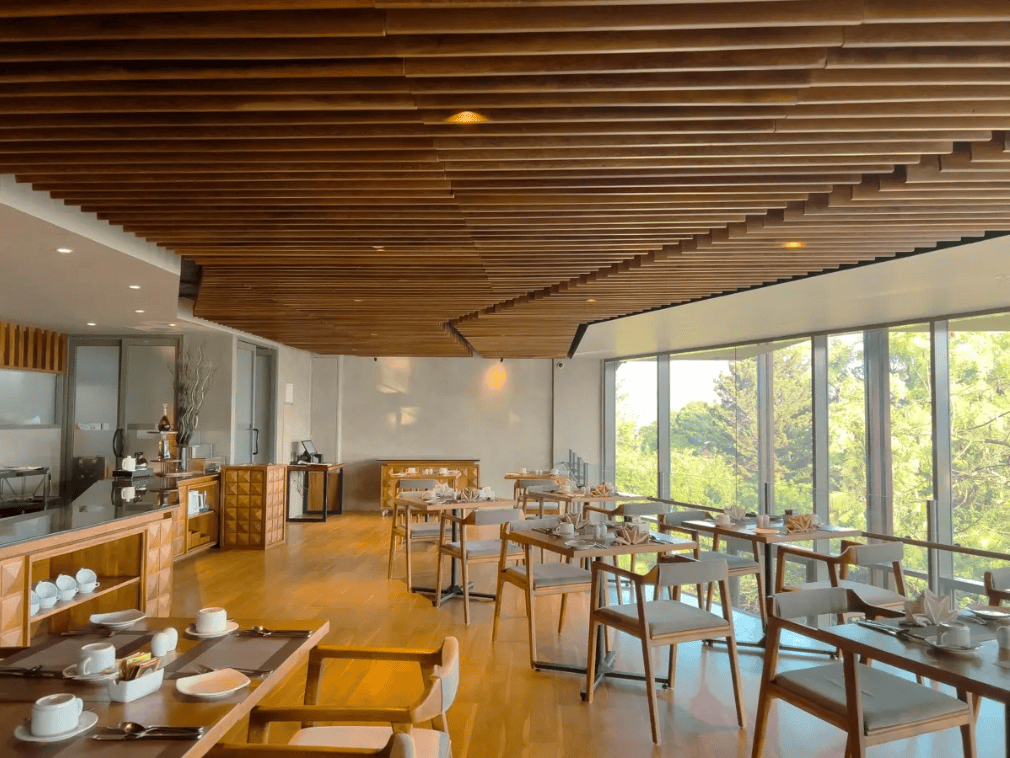 Restaurant med flot kig til naturen Rejser til Sri Lanka - Rejser til Kandy - The Trees Kandy