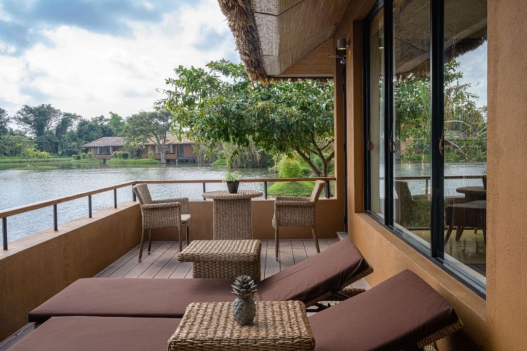 Møbleret terrasse med vandudsigt Rejser til Sri Lanka - Rejser til Sigiriya - Water Garden
