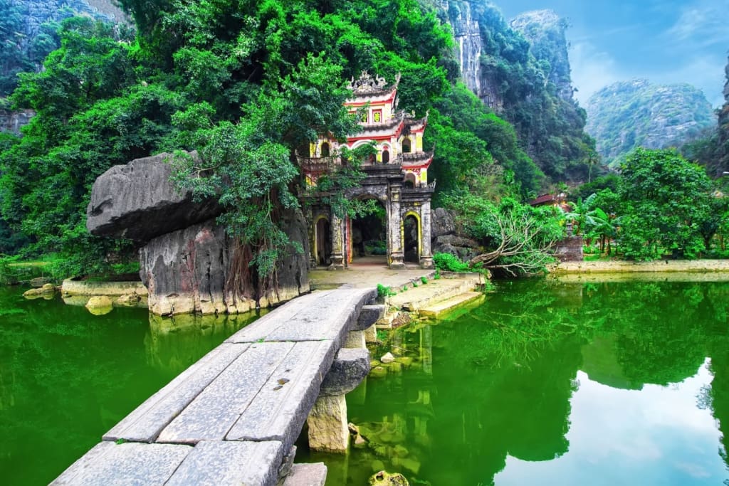 Bich Dong Pagoda Rejser til Vietnam - Oplevelser i Ninh Binh - Cykel-, tempel- og bådtur rundt i Ninh Binh