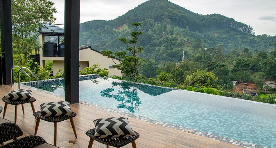 Udsigten fra poolen Rejser til Sri Lanka - Rejser til Ella - 02 Villas